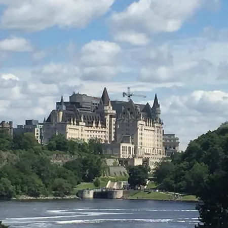 Linotte Chaumiere Des Marionnettes