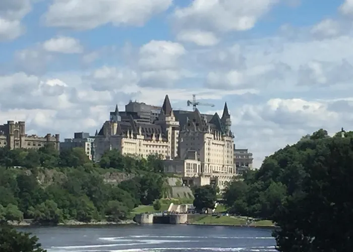 Linotte Chaumiere Des Marionnettes